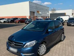 Blau Gebraucht 2012 Mercedes B200 Van / Kleinbus | 11.499 €