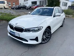 Weiß Gebraucht 2021 BMW 330e Advantage Limousine | 21.990 € (Fairer Preis)