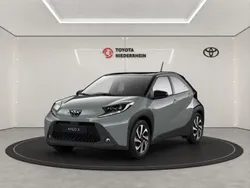 Grün Neu 2025 Toyota Aygo Kleinwagen | 19.888 €