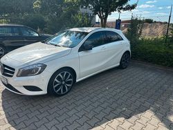 Weiß Gebraucht 2013 Mercedes A200 Urban Kleinwagen | 14.000 € (Teuer)