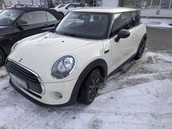 Weiß Gebraucht 2017 Mini ONE Kleinwagen | 10.490 €