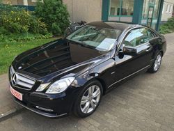 Schwarz Gebraucht 2011 Mercedes E200 Coupé | 12.999 € (Fairer Preis)
