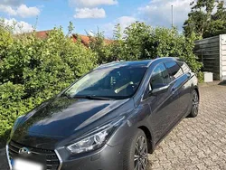 Grau Gebraucht 2016 Hyundai i40 Premium Kombi | 9.349 € (Fairer Preis)