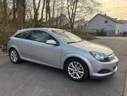 Silber Gebraucht 2009 Opel Astra GTC Selection Limousine | 3.390 € (Guter Preis)