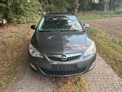 Grau Gebraucht 2011 Opel Astra Kombi | 5.750 € (Teuer)