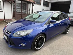 Blau Gebraucht 2014 Ford Focus Titanium Limousine | 4.490 € (Fairer Preis)