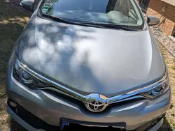 Grau Gebraucht 2016 Toyota Auris Comfort Limousine | 12.500 € (Teuer)