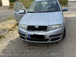 Silber Gebraucht 2004 Skoda Fabia Kleinwagen | 550 € (Guter Preis)