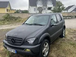 Schwarz Gebraucht 2004 Mercedes ML270 SUV | 2.800 €