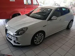 Weiß Gebraucht 2015 Alfa Romeo Giulietta Turismo Kleinwagen | 8.950 € (Fairer Preis)