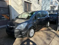 Grau Gebraucht 2012 Opel Meriva Van / Kleinbus | 4.900 € (Fairer Preis)