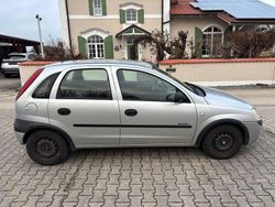 Silber Gebraucht 2001 Opel Corsa Comfort Limousine | 999 € (Guter Preis)
