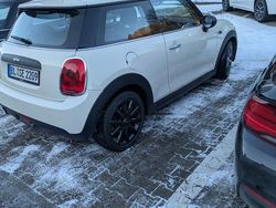 Weiß Gebraucht 2017 Mini ONE Kleinwagen | 11.900 € (Fairer Preis)