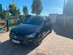 Schwarz Gebraucht 2020 Mercedes B200 Van / Kleinbus | 22.900 € (Guter Preis)