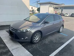Grau Gebraucht 2012 Ford Focus Titanium Limousine | 6.490 € (Fairer Preis)