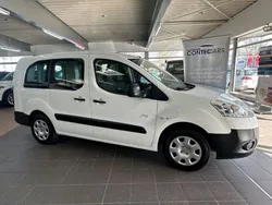 Weiss Gebraucht 2015 Peugeot Partner Van / Kleinbus | 7.999 € (Teuer)