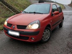 Orange Gebraucht 2005 Renault Clio II Kleinwagen | 2.400 € (Etwas zu teuer)