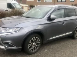 Grau Gebraucht 2017 Mitsubishi Outlander Diamant Edition SUV | 13.600 € (Etwas zu teuer)