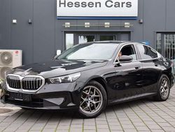 Black sapphire metallic (475) Gebraucht 2024 BMW 520 Sport Line Limousine | 44.750 € (Superpreis)