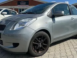 Silber Gebraucht 2006 Toyota Yaris Sol | 1.799 € (Etwas zu teuer)