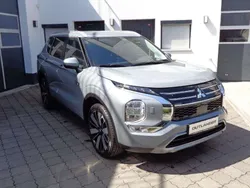 Mondsteingrau Neu 2025 Mitsubishi Outlander P-HEV Edition SUV | 49.990 € (Guter Preis)