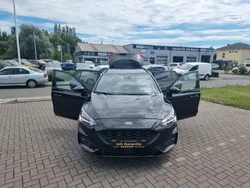 Schwarz Gebraucht 2022 Ford Focus ST-Line Limousine | 15.950 € (Superpreis)