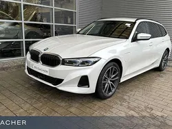 Mineralweiß metallic Gebraucht 2025 BMW 330e Comfort Edition Kombi | 55.490 € (Etwas zu teuer)