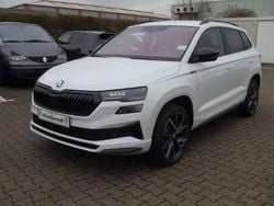 Moonweiss metallic Gebraucht 2024 Skoda Karoq SportLine SUV | 37.750 € (Teuer)