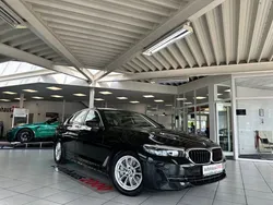 Black sapphire metallic Gebraucht 2023 BMW 530 Sport Line Limousine | 39.950 €