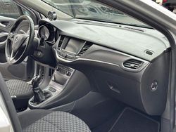 Silber Gebraucht 2018 Opel Astra S Limousine | 5.900 € (Guter Preis)