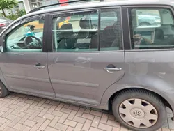 Grau Gebraucht 2005 VW Touran Van / Kleinbus | 2.300 € (Fairer Preis)