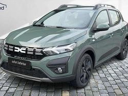 Grün / zedergrün Neu 2025 Dacia Sandero Expression Kleinwagen | 18.970 €