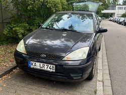 Blau Gebraucht 2004 Ford Focus Limousine | 2.900 € (Teuer)
