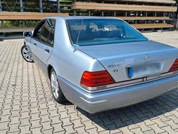 Silber Gebraucht 1991 Mercedes E300 Limousine | 15.000 €