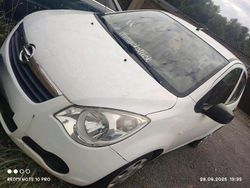 Weiß Gebraucht 2012 Opel Agila Kleinwagen | 2.500 €