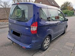 Blau Gebraucht 2016 Ford Tourneo Courier Van / Kleinbus | 5.000 €