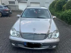 Gold Gebraucht 2004 Mercedes C220 Elegance Limousine | 4.750 € (Etwas zu teuer)