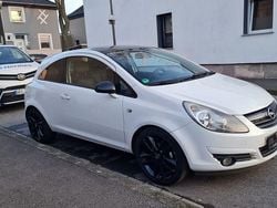 Weiß Gebraucht 2009 Opel Corsa Color Edition Limousine | 1.700 € (Guter Preis)