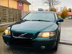 Grün Gebraucht 2001 Volvo S60 Limousine | 1.500 €