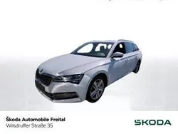 2y moonweiss metallic Gebraucht 2022 Skoda Superb LAURIN & KLEMENT Kombi | 37.890 € (Etwas zu teuer)