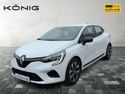 Weiss Gebraucht 2024 Renault Clio V Equilibre Limousine | 15.299 € (Fairer Preis)