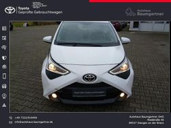Pianosaweiß Gebraucht 2021 Toyota Aygo Team Kleinwagen | 9.450 € (Fairer Preis)