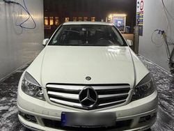 Weiß Gebraucht 2010 Mercedes 220 Avantgarde Limousine | 9.600 €