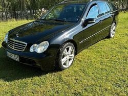 Schwarz Gebraucht 2005 Mercedes 320 Kombi | 4.800 €