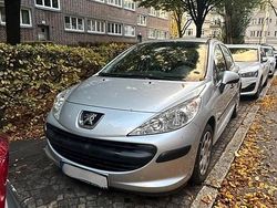 Silber Gebraucht 2009 Peugeot 207 Limousine | 3.225 € (Fairer Preis)