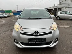 Silber Gebraucht 2011 Toyota Verso-S Club Van / Kleinbus | 6.950 € (Superpreis)