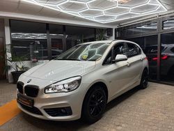 Weiß Gebraucht 2016 BMW 218 Active Tourer Sport Line Van / Kleinbus | 11.499 € (Fairer Preis)