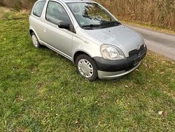 Silber Gebraucht 2001 Toyota Yaris Kleinwagen | 799 € (Guter Preis)