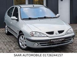 Grau Gebraucht 2001 Renault Mégane Dynamique Limousine | 1.980 € (Etwas zu teuer)