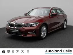 Aventurinrot metallic c57 Gebraucht 2021 BMW 320e Luxury Line Kombi | 26.999 € (Fairer Preis)